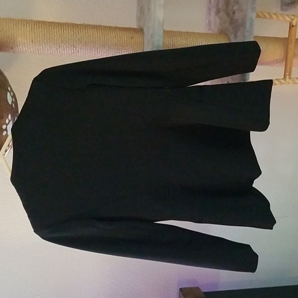Yesereal Black blazer, size medium - Picture 2 of 2
